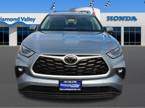 Used 2022 Toyota Highlander LE image 2
