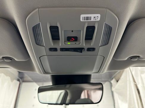 Used 2025 Toyota Highlander XLE image 41