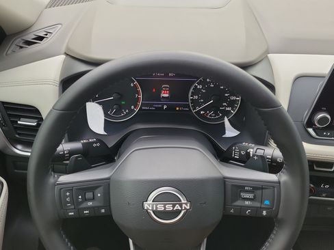 Certified 2025 Nissan Rogue SV FWD image 21