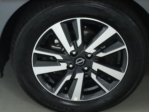 Certified 2025 Nissan Versa SV image 36