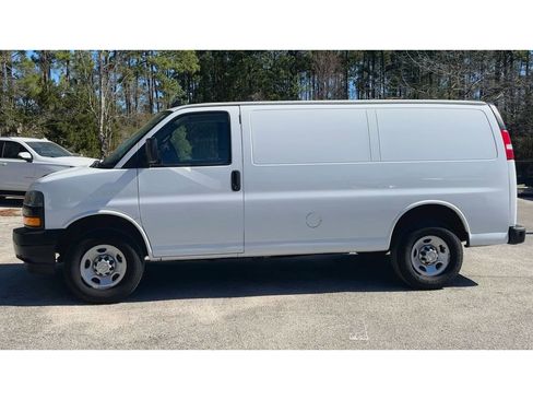 Used 2023 Chevrolet Express 2500 w/ Driver Convenience Package RWD image 9
