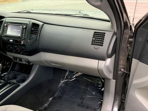 Used 2014 Toyota Tacoma 2WD Access Cab image 15