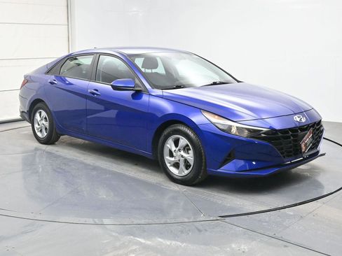 Used 2023 Hyundai Elantra SE w/ Preferred Accessory Package image 24