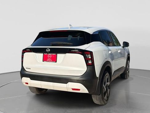 Used 2025 Nissan Kicks SV FWD image 5
