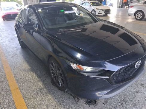 Used 2020 MAZDA MAZDA3 Hatchback w/ Preferred Package FWD image 4