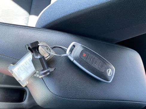 Used 2025 Nissan Versa SV image 21