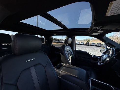 Certified 2022 Ford F450 Platinum w/ FX4 Off-Road Package image 32