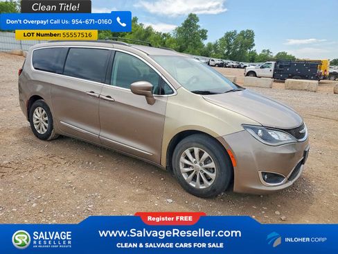 Used 2017 Chrysler Pacifica Touring-L FWD image 5