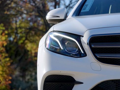 Used 2017 Mercedes-Benz E 300 4MATIC image 19