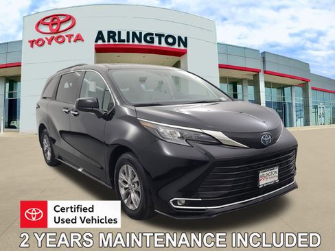 Used 2024 Toyota Sienna XLE image 1