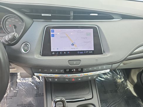 Used 2020 Cadillac XT4 Premium Luxury FWD image 18
