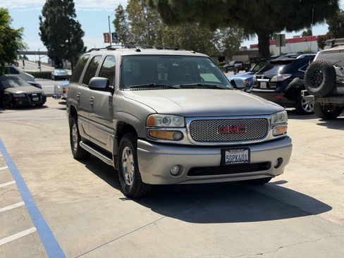Used 2004 GMC Yukon Denali AWD/4WD image 4
