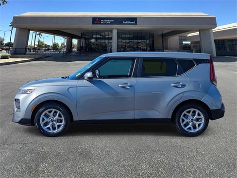 Used 2022 Kia Soul LX w/ Technology Package image 2