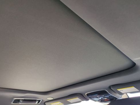 New 2025 Land Rover Range Rover Long Wheelbase SE image 21