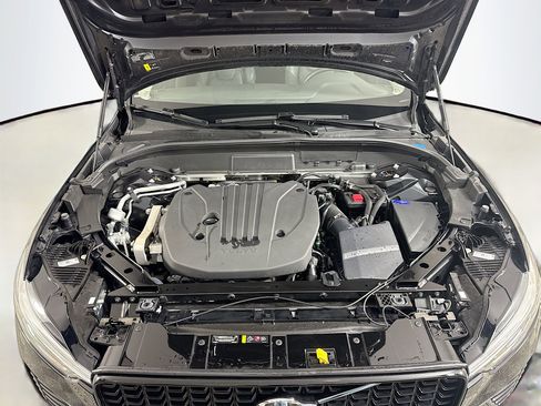 Used 2025 Volvo XC60 B5 Plus image 39