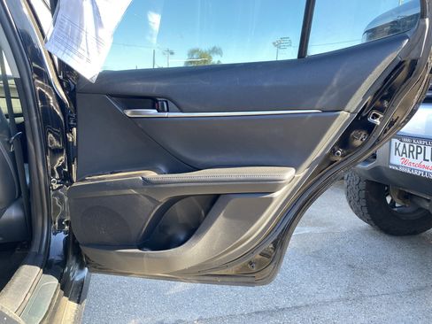 Used 2021 Toyota Camry XLE image 19