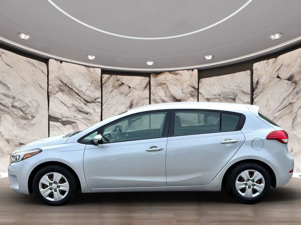Used 2018 Kia Forte LX FWD image 4
