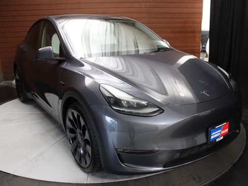Used 2022 Tesla Model Y Performance image 16