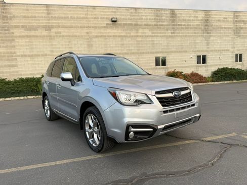 Used 2017 Subaru Forester 2.5i Touring AWD/4WD image 3