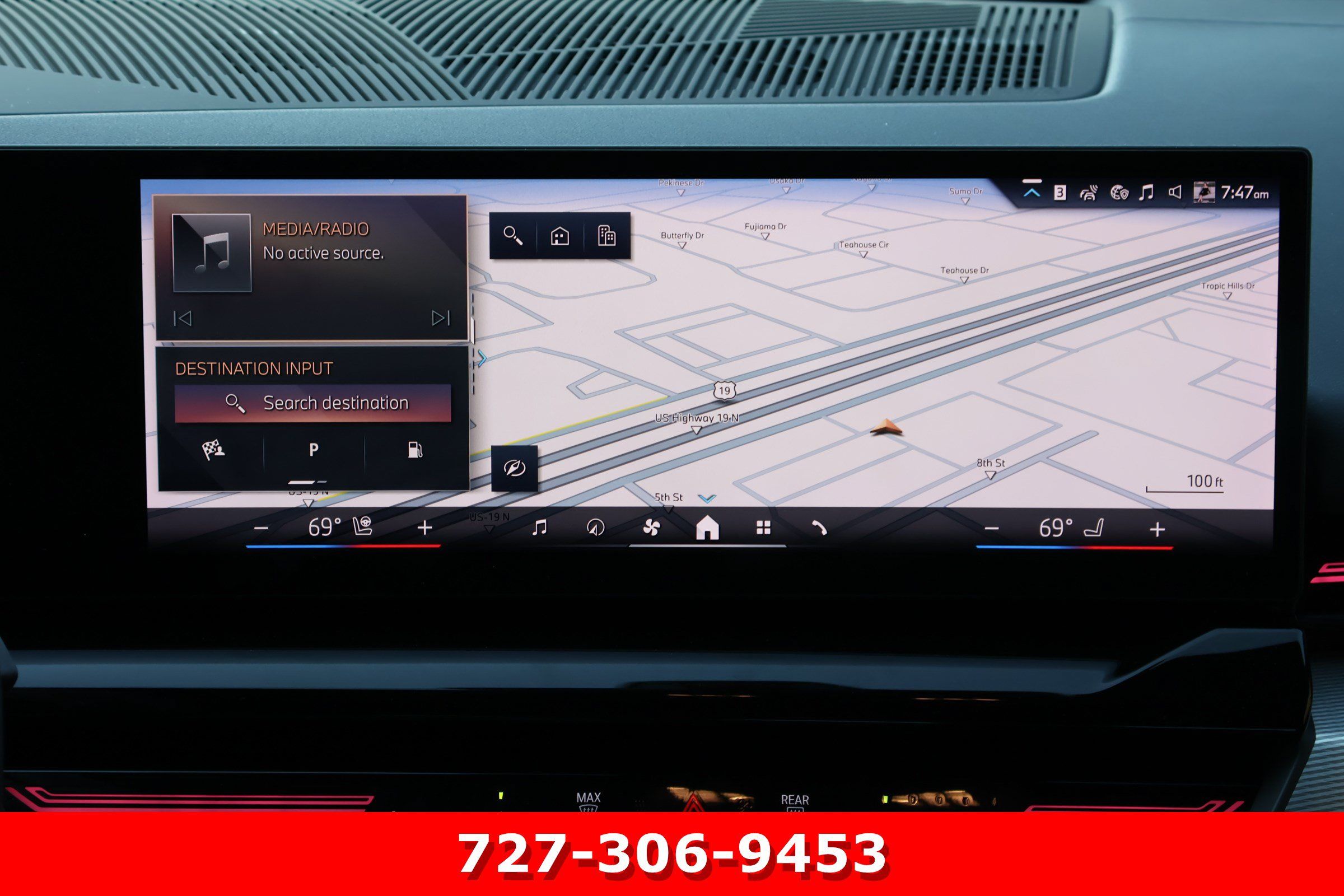 Used 2024 BMW 530i w/ M Sport Package RWD image 3