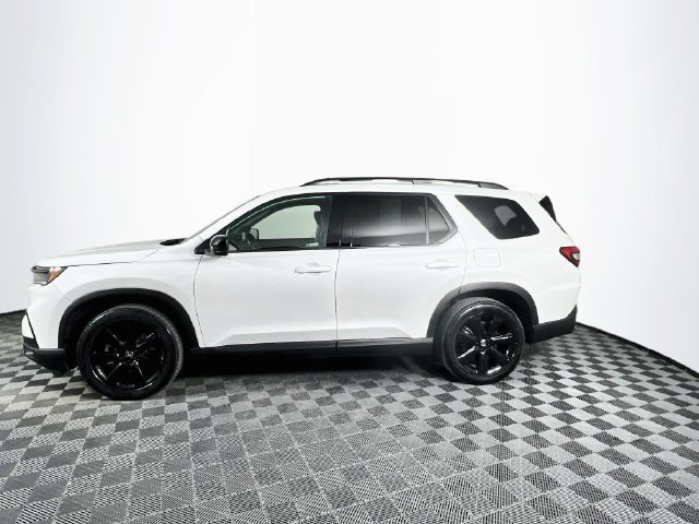 Used 2025 Honda Pilot Black Edition image 3