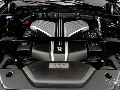 Used 2022 Rolls-Royce Phantom Sedan image 4