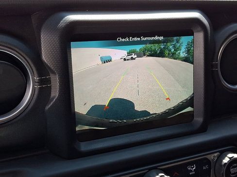 Used 2021 Jeep Wrangler Unlimited Rubicon 4xe w/ Dual Top Group AWD/4WD image 4