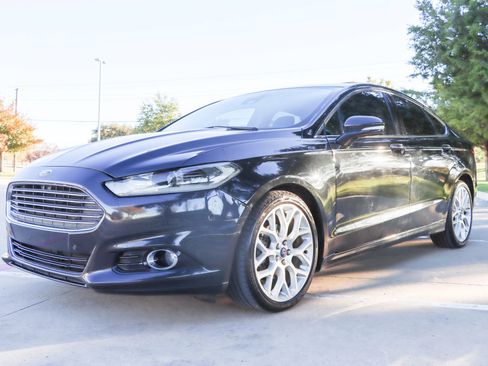 Used 2015 Ford Fusion SE image 3