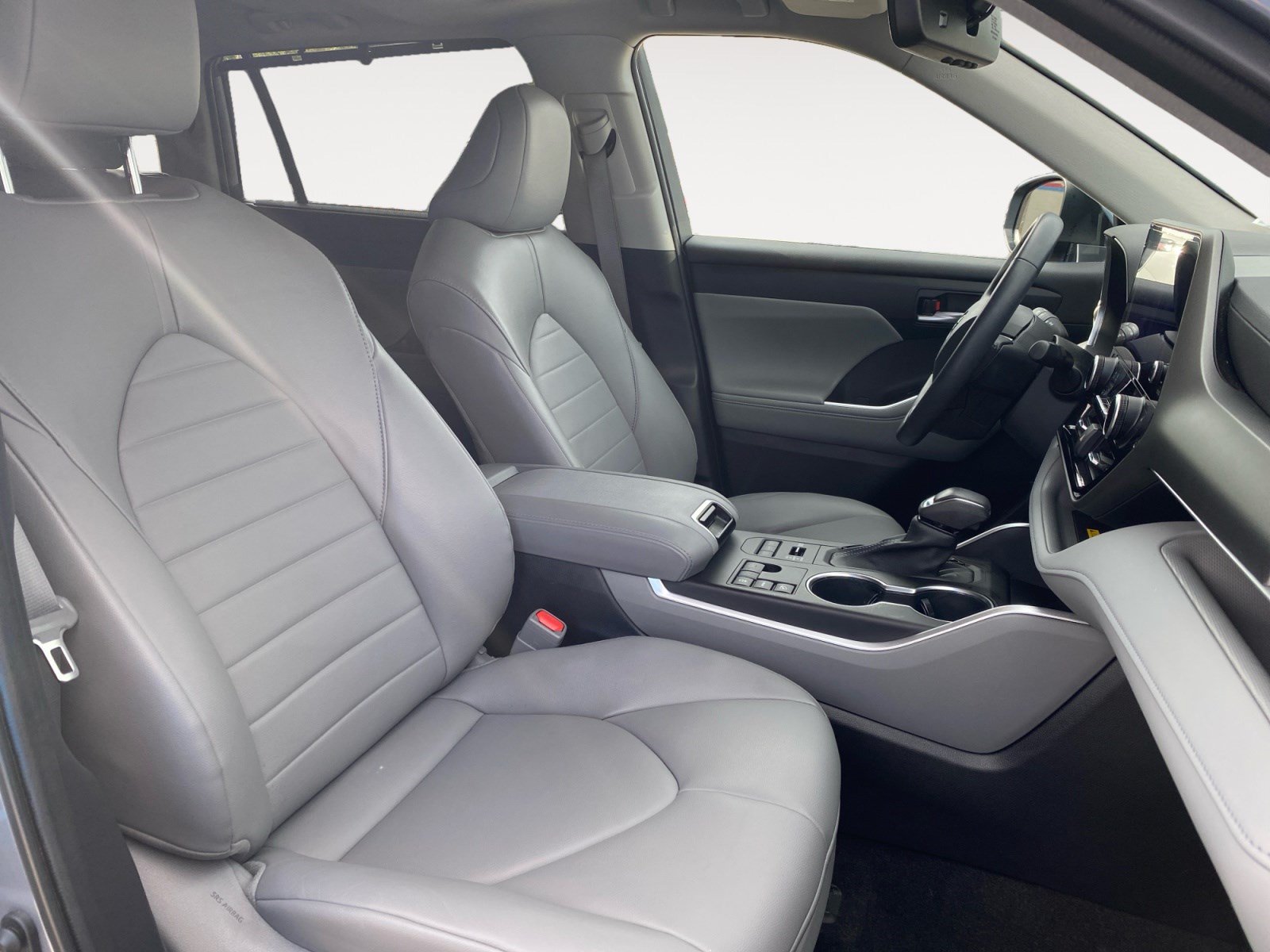 Used 2023 Toyota Highlander XLE AWD/4WD image 17
