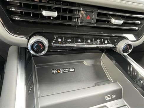 New 2026 Chevrolet Suburban Premier image 16