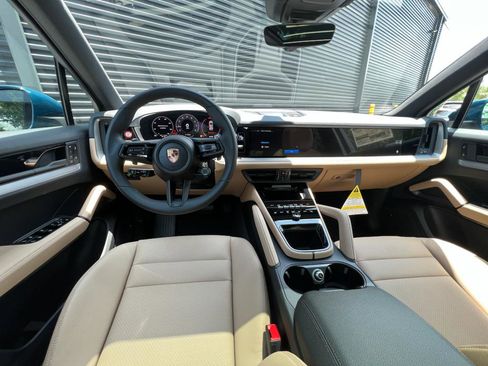 New 2025 Porsche Cayenne image 17