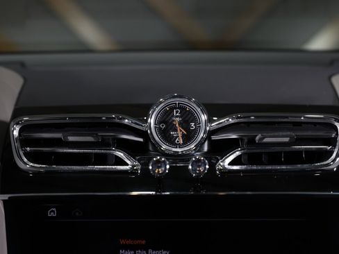 Used 2022 Bentley Bentayga image 33