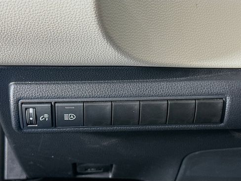 Used 2025 Toyota Corolla LE image 16