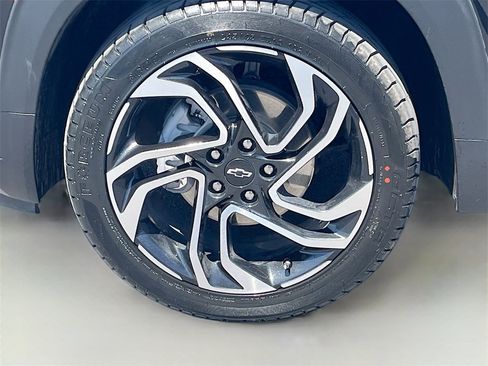 Used 2024 Chevrolet TrailBlazer RS w/ Driver Confidence Package image 30