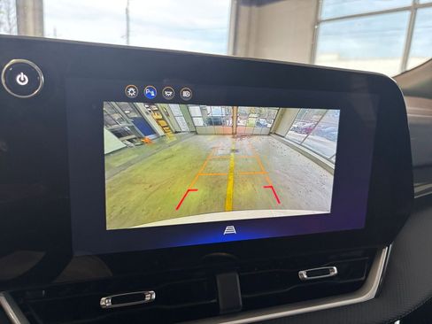 Used 2025 Chevrolet Equinox LT image 17