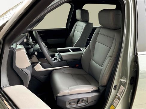 Used 2025 Toyota Tundra Limited AWD/4WD image 22