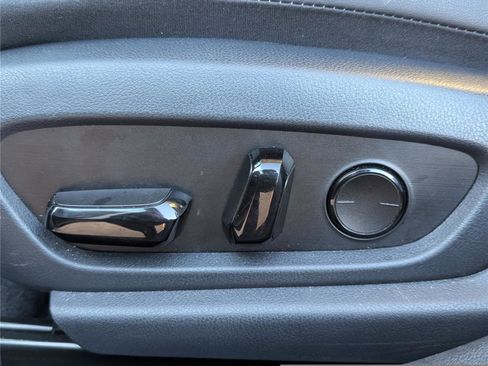 Certified 2025 Lexus ES 300h w/ Premium Package image 21