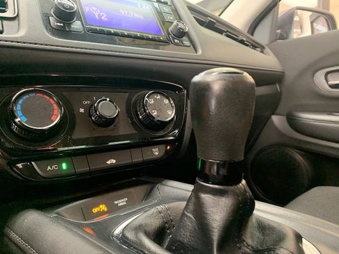 Used 2017 Honda HR-V LX image 7