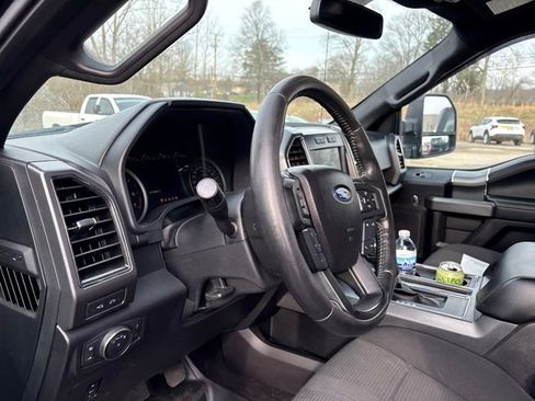 Used 2017 Ford F150 XLT w/ Equipment Group 302A Luxury image 8