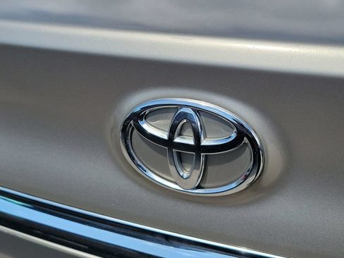 Used 2017 Toyota Camry XLE FWD image 8