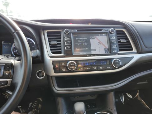 Used 2018 Toyota Highlander SE AWD/4WD image 33