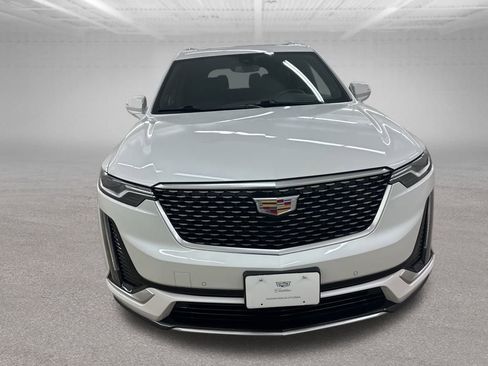 Used 2025 Cadillac XT6 Premium Luxury image 3