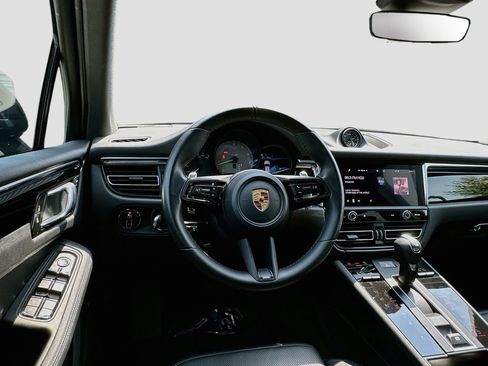 Certified 2023 Porsche Macan S AWD/4WD image 25