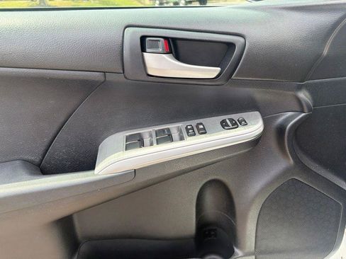 Used 2012 Toyota Camry SE FWD image 9