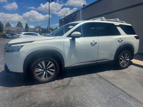 Used 2024 Nissan Pathfinder SL w/ Cargo Package AWD/4WD image 2