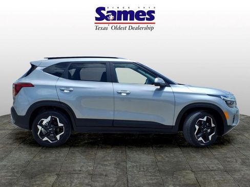 Used 2025 Kia Seltos EX w/ EX Sunroof Package FWD image 2