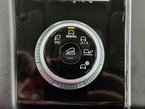 Used 2024 Mitsubishi Outlander SE Black Edition image 25