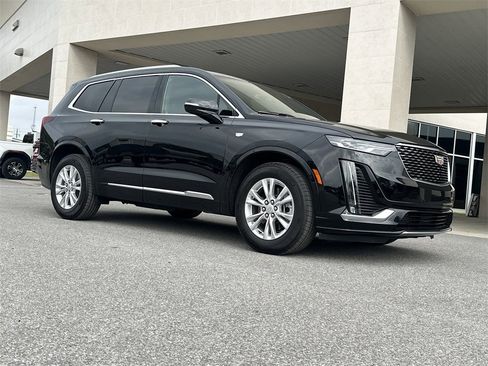 New 2025 Cadillac XT6 Luxury image 6