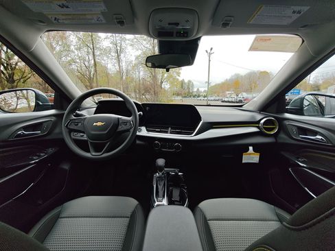 New 2026 Chevrolet Trax LT image 13