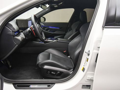 Used 2025 BMW M5 w/ Carbon Package image 19